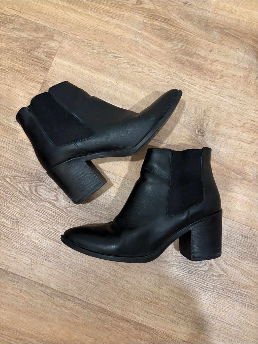 Nisolo Black Leather Chelsea Ankle Boots with Mid Block Heel